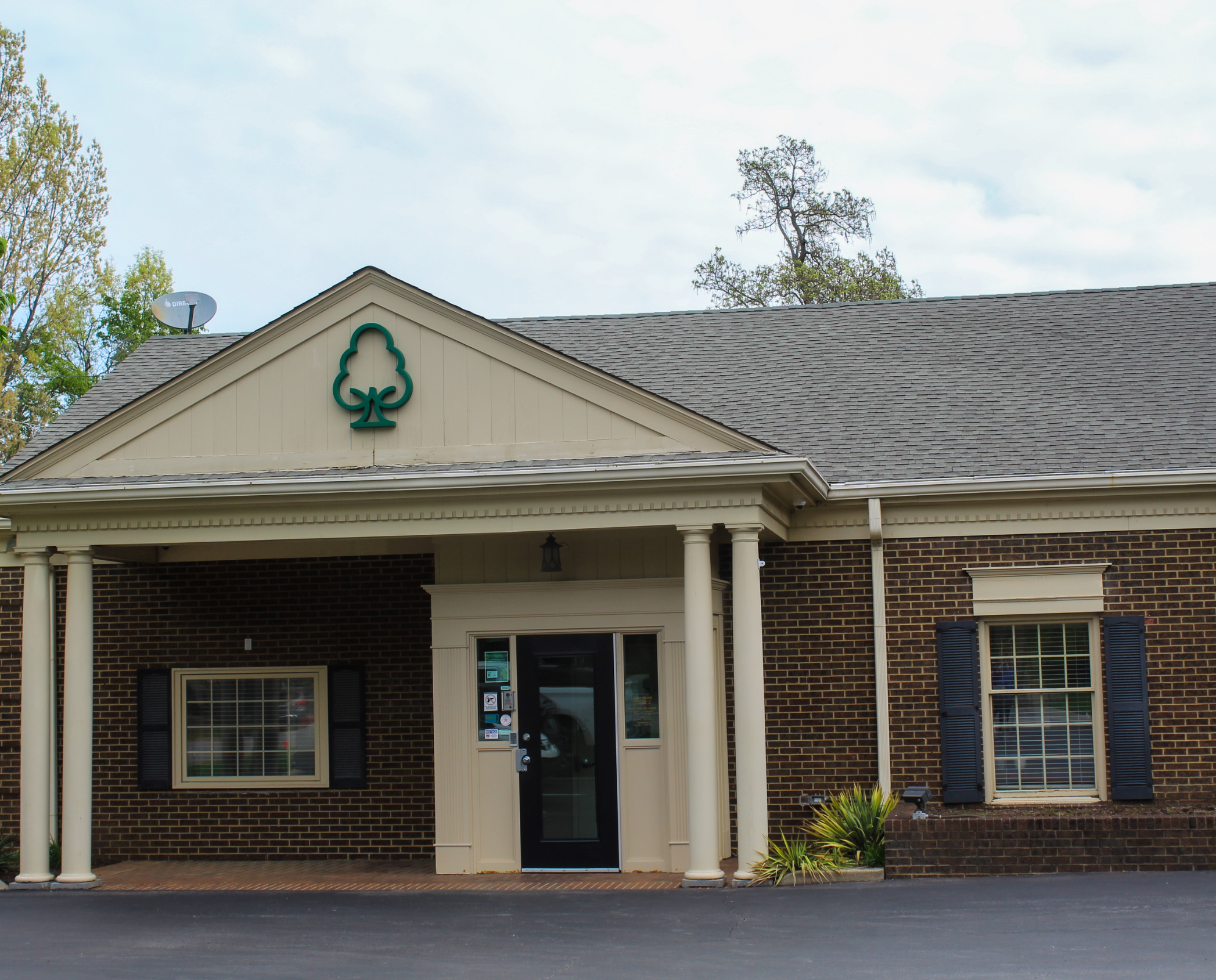 Lexington, KY Peoples Exchange Bank Branch exterior