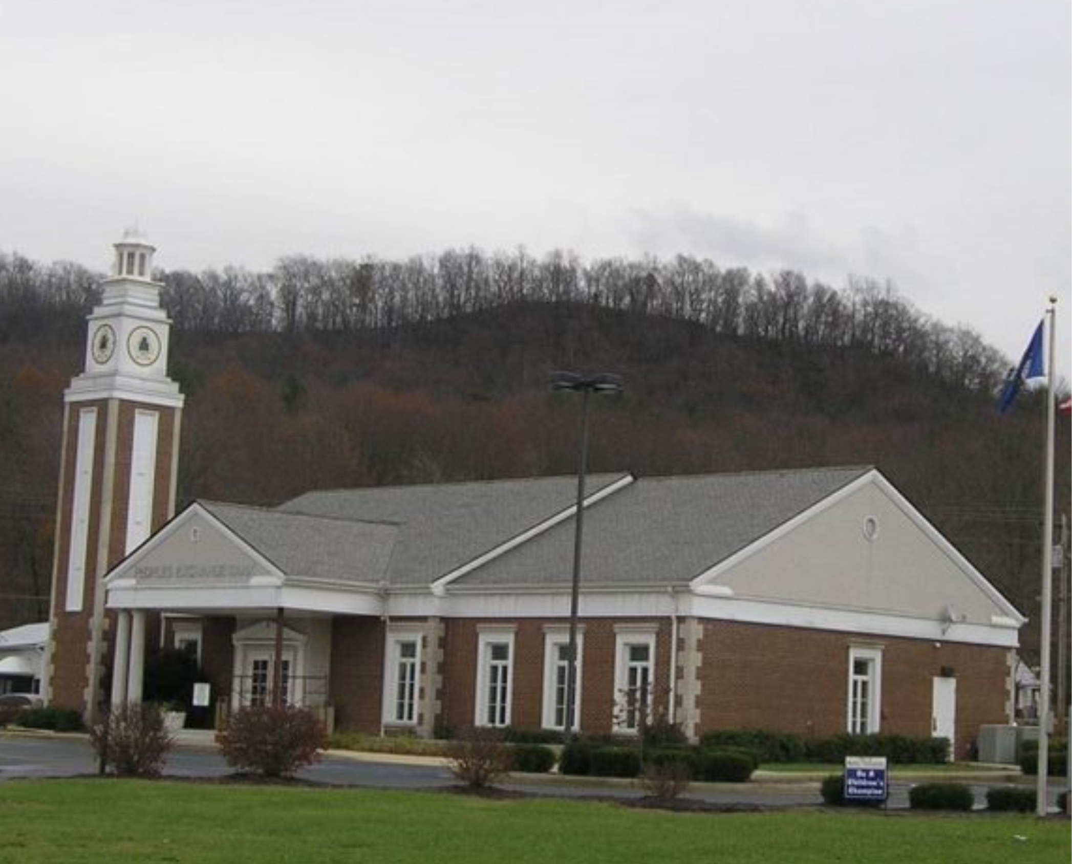 Stanton, KY Peoples Exchange Bank Branch exterior